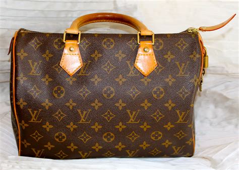 bauletto louis vuitton con tracolla prezzo|Borsa bauletto Speedy 30 Louis Vuitton: Prezzi e nuove versioni.